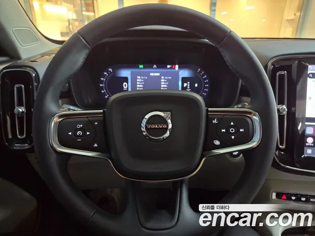 Volvo XC40 — Фото автомобиля 13