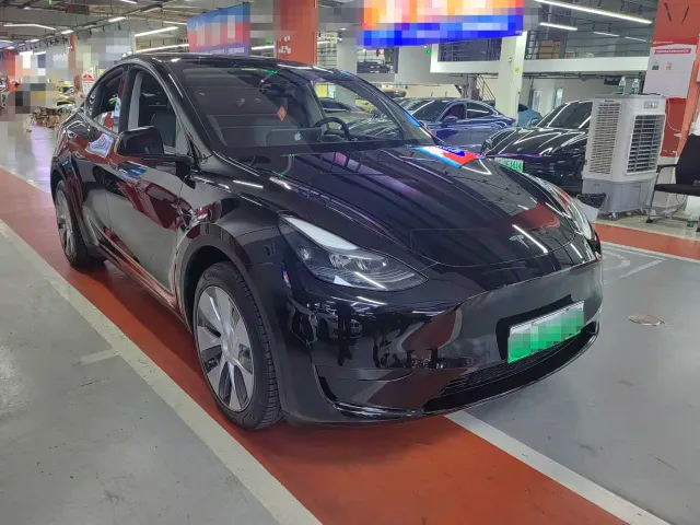 Tesla Model Y — Фото автомобиля 3