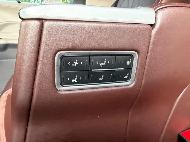 Toyota Granvia — Фото автомобиля 8