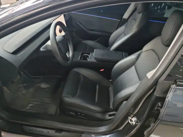 Tesla Model 3 — Фото автомобиля 10