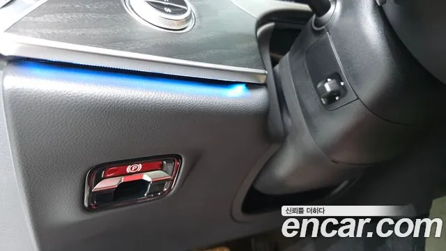 Mercedes-Benz E-Class — Фото автомобиля 14