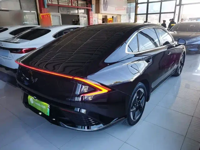Wuling Starlight — Фото автомобиля 6