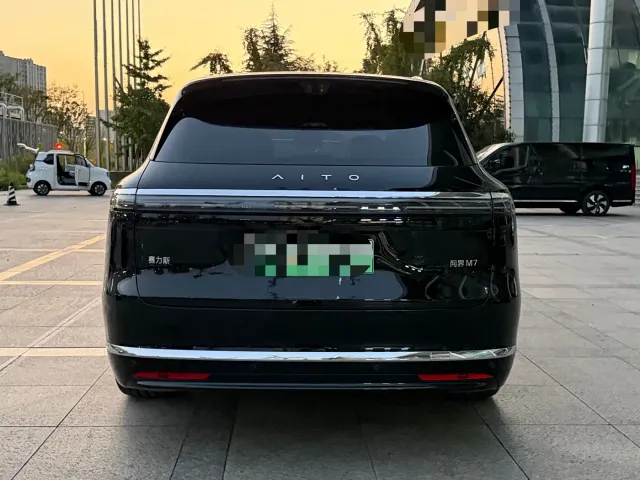 Aito M7 — Фото автомобиля 10