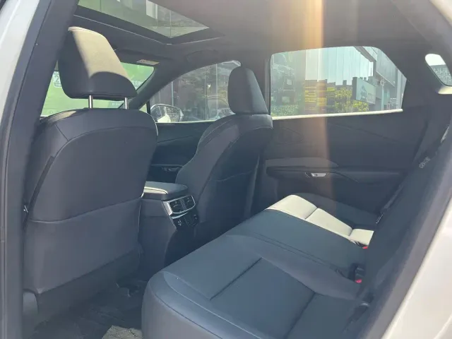 Lexus RX — Фото автомобиля 9