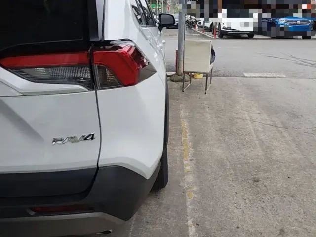 Toyota RAV4 — Фото автомобиля 7