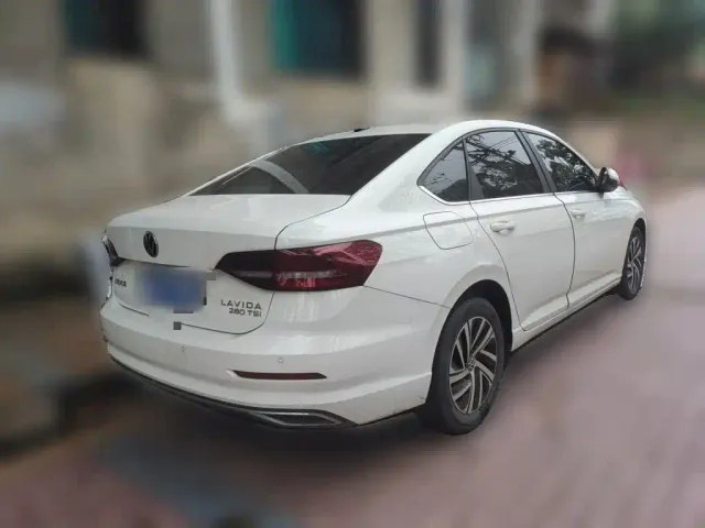 Volkswagen Lavida — Фото автомобиля 6