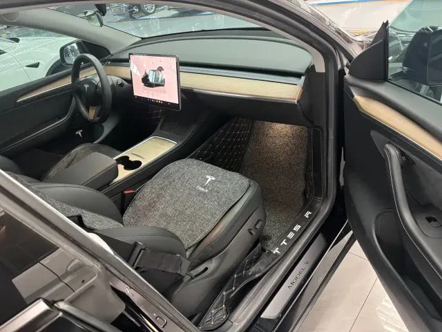 Tesla Model Y — Фото автомобиля 6