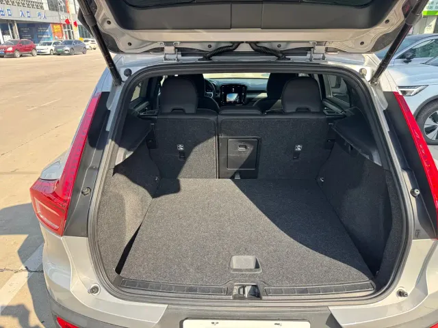 Volvo XC40 — Фото автомобиля 8