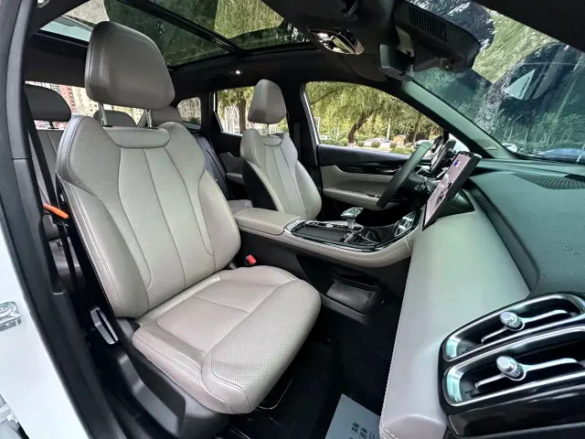Geely Boyue L — Фото автомобиля 11