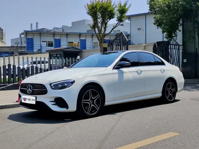 Фотография автомобиля — Mercedes-Benz E-Class
