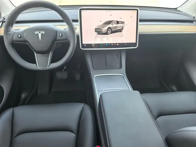Tesla Model Y — Фото автомобиля 5