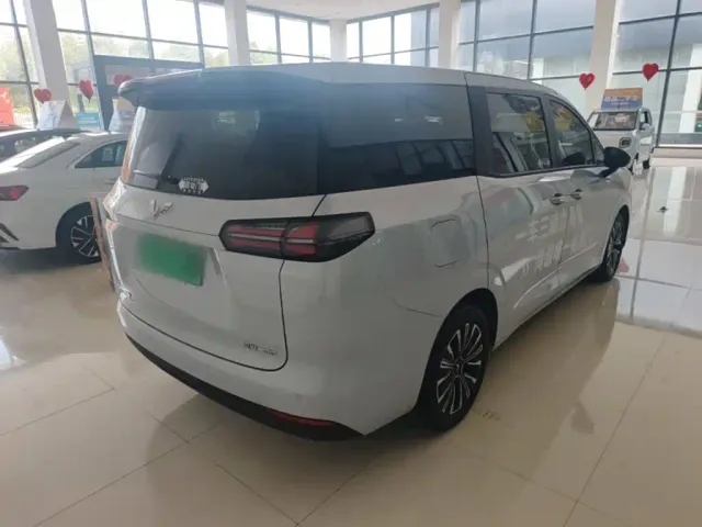 Wuling Starlight 730 — Фото автомобиля 6