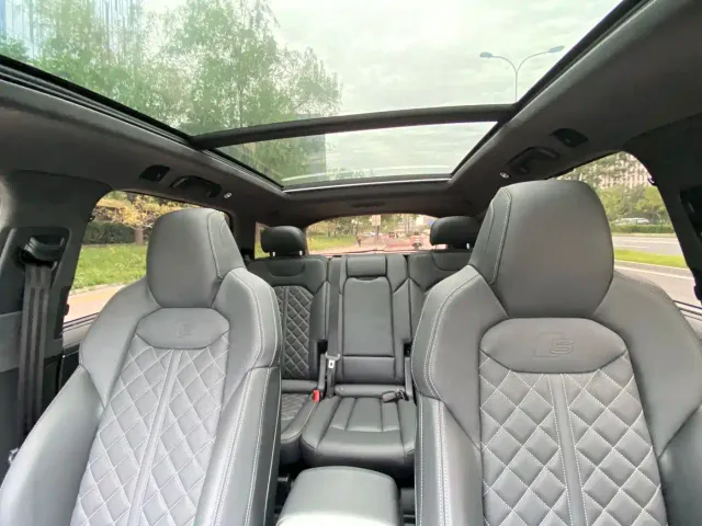 Audi SQ7 — Фото автомобиля 26