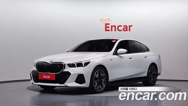 Фотография автомобиля — BMW i5 G60