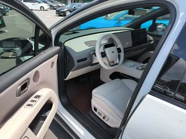 Li Auto i6 — Фото автомобиля 15