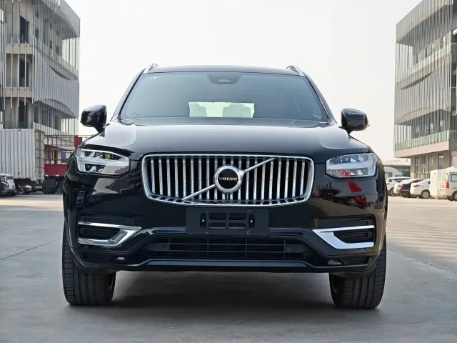 Volvo XC90 — Фото автомобиля 2