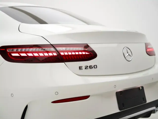 Mercedes-Benz E-Class — Фото автомобиля 19