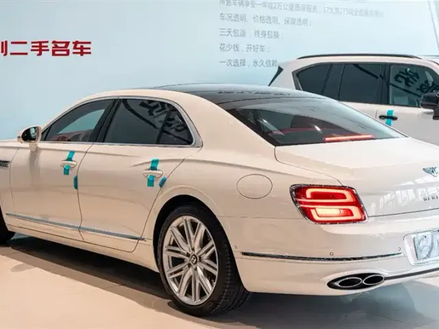 Bentley Flying Spur — Фото автомобиля 3