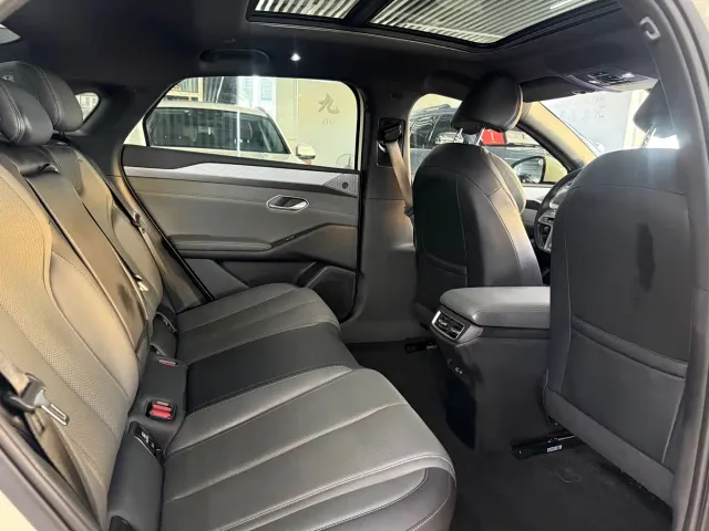 BYD Qin L — Фото автомобиля 9
