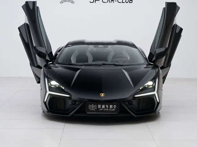 Lamborghini Revuelto — Фото автомобиля 3