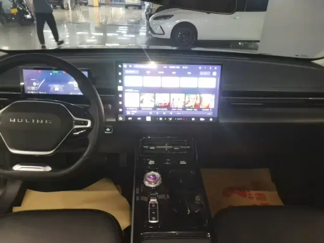 Wuling Starlight — Фото автомобиля 12
