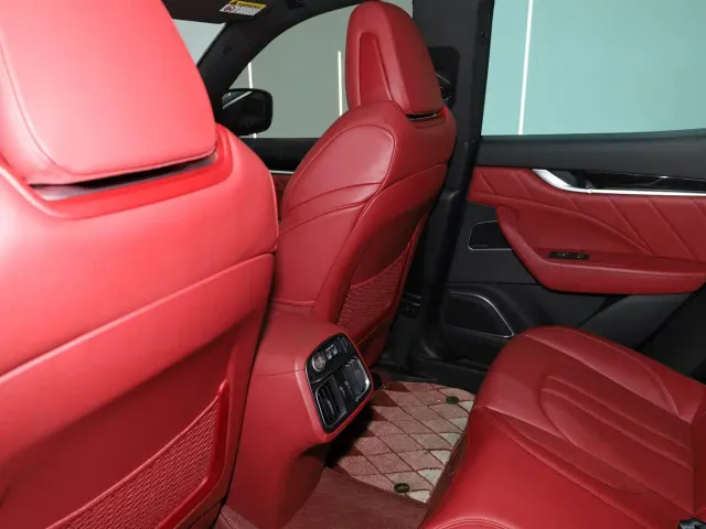 Maserati Levante — Фото автомобиля 11