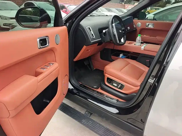 Li Auto L8 — Фото автомобиля 15