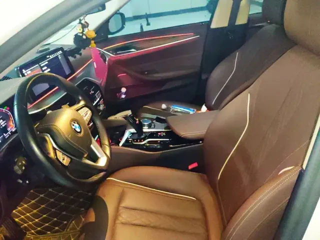 BMW 5 Series — Фото автомобиля 16
