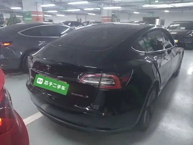 Tesla Model 3 — Фото автомобиля 6