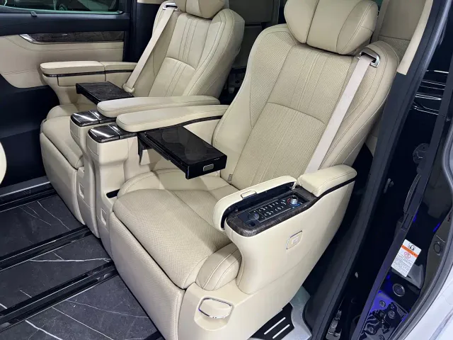 Toyota Vellfire — Фото автомобиля 11