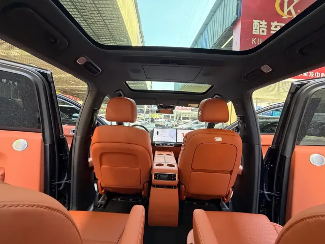 Li Auto L9 — Фото автомобиля 20