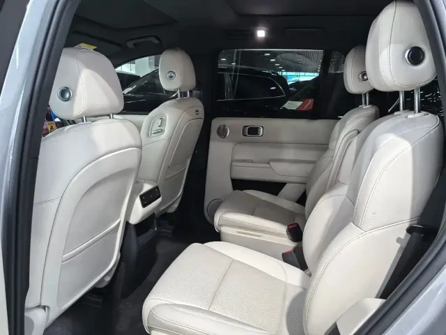 Li Auto L8 — Фото автомобиля 12