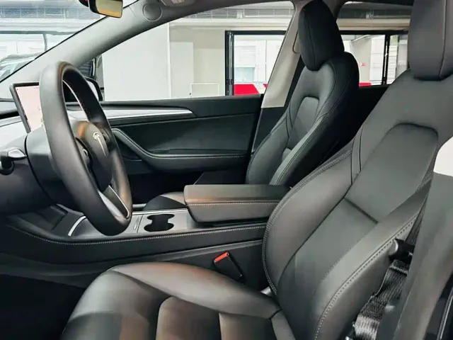 Tesla Model Y — Фото автомобиля 7