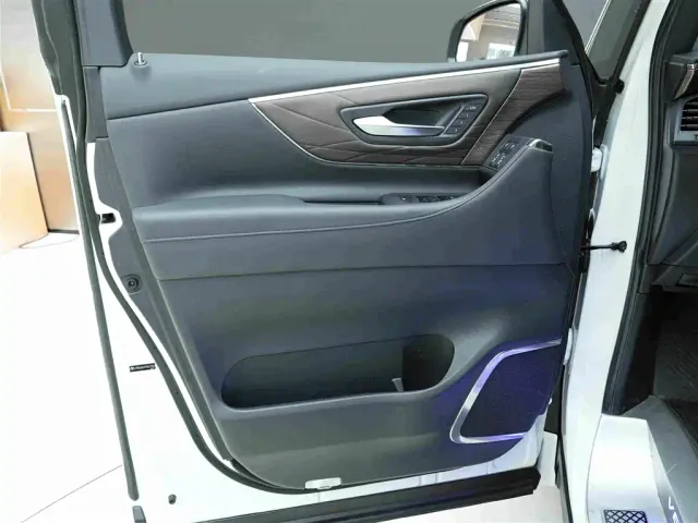 Toyota Vellfire — Фото автомобиля 16