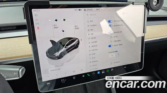 Tesla Model 3 — Фото автомобиля 15