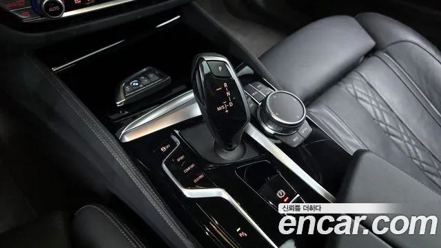 BMW 5-Series — Фото автомобиля 9