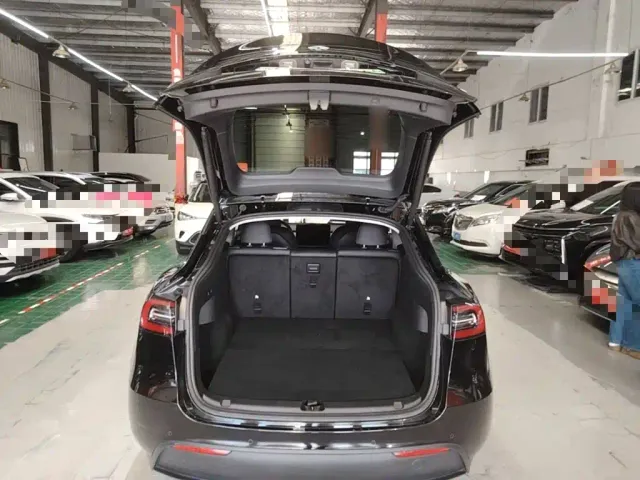 Tesla Model Y — Фото автомобиля 17