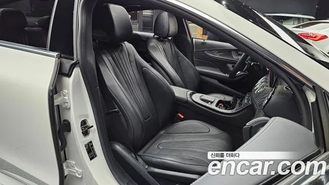 Mercedes-Benz CLS-Class — Фото автомобиля 25