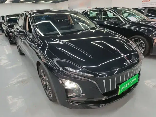 Hongqi E-QM5 — Фото автомобиля 3