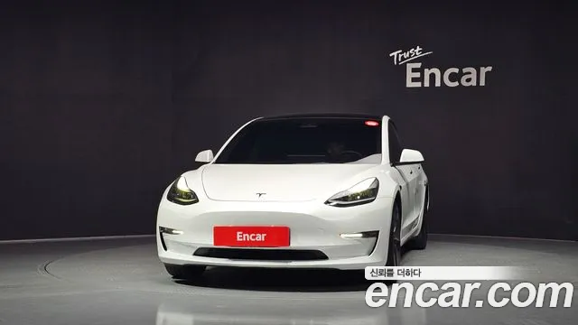 Tesla Model 3 — Фото автомобиля 3
