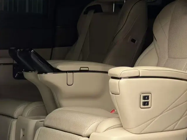 Toyota Alphard — Фото автомобиля 7