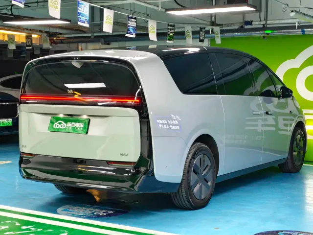 Li Auto MEGA — Фото автомобиля 19