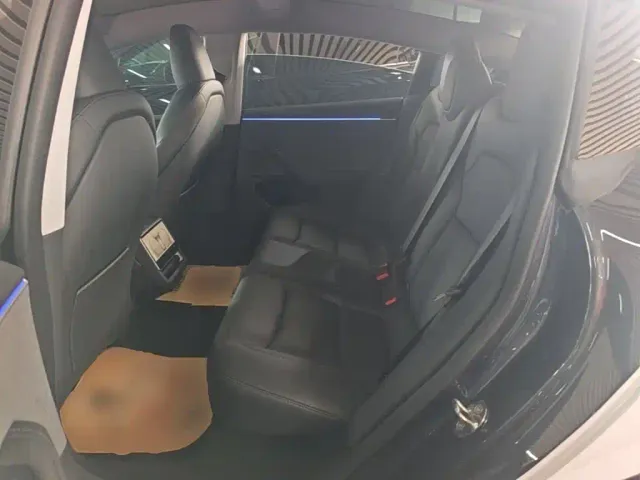 Tesla Model 3 — Фото автомобиля 16
