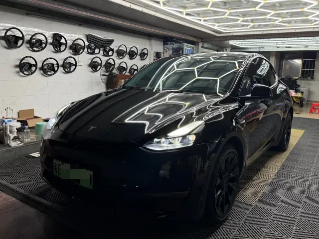 Фотография автомобиля — Tesla Model Y