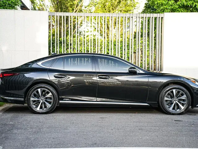 Lexus LS — Фото автомобиля 7