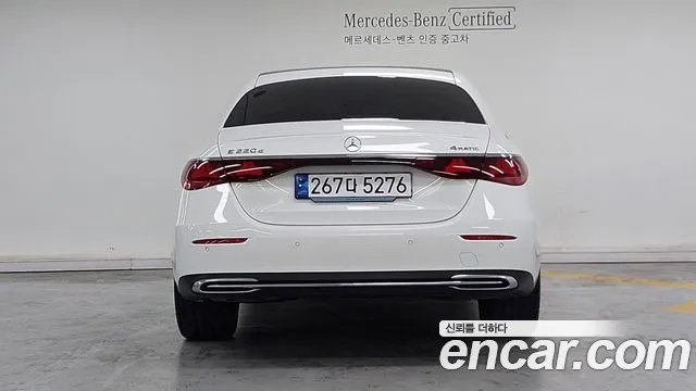 Mercedes-Benz E-Class — Фото автомобиля 4