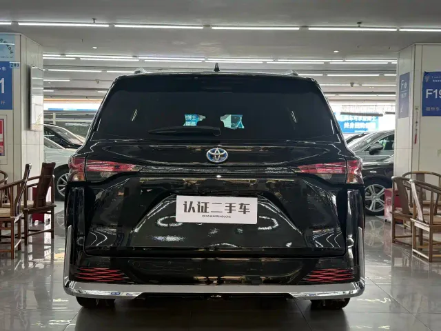 Toyota Sienna — Фото автомобиля 17