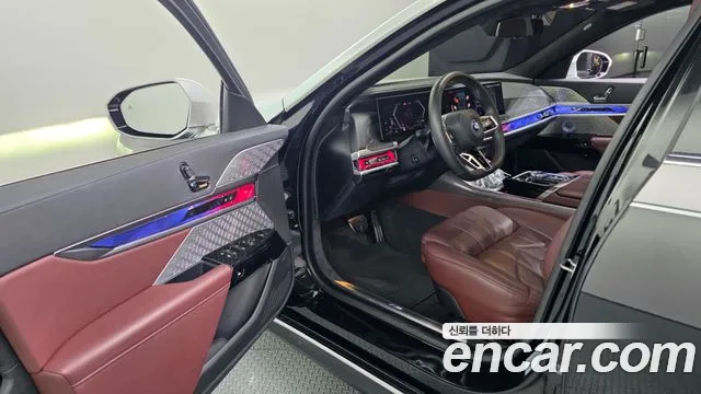 BMW 7 Series G70 — Фото автомобиля 10
