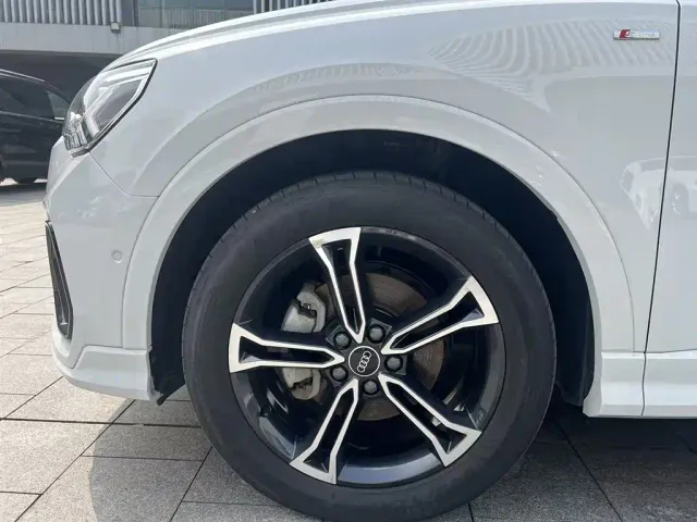 Audi Q3 — Фото автомобиля 16