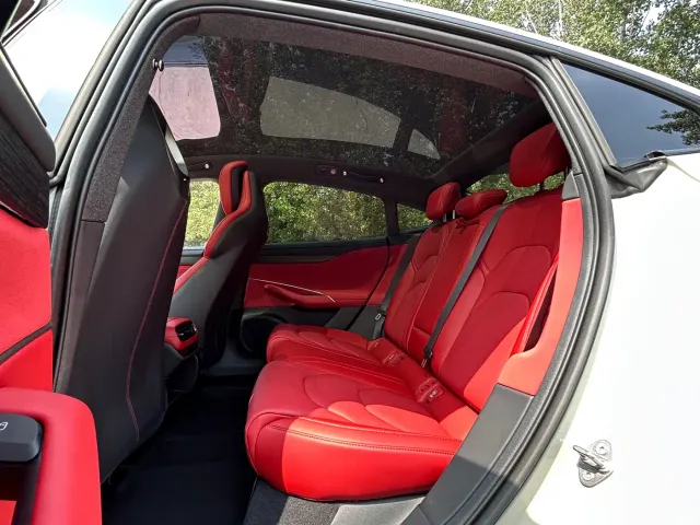 Xiaomi SU7 — Фото автомобиля 11